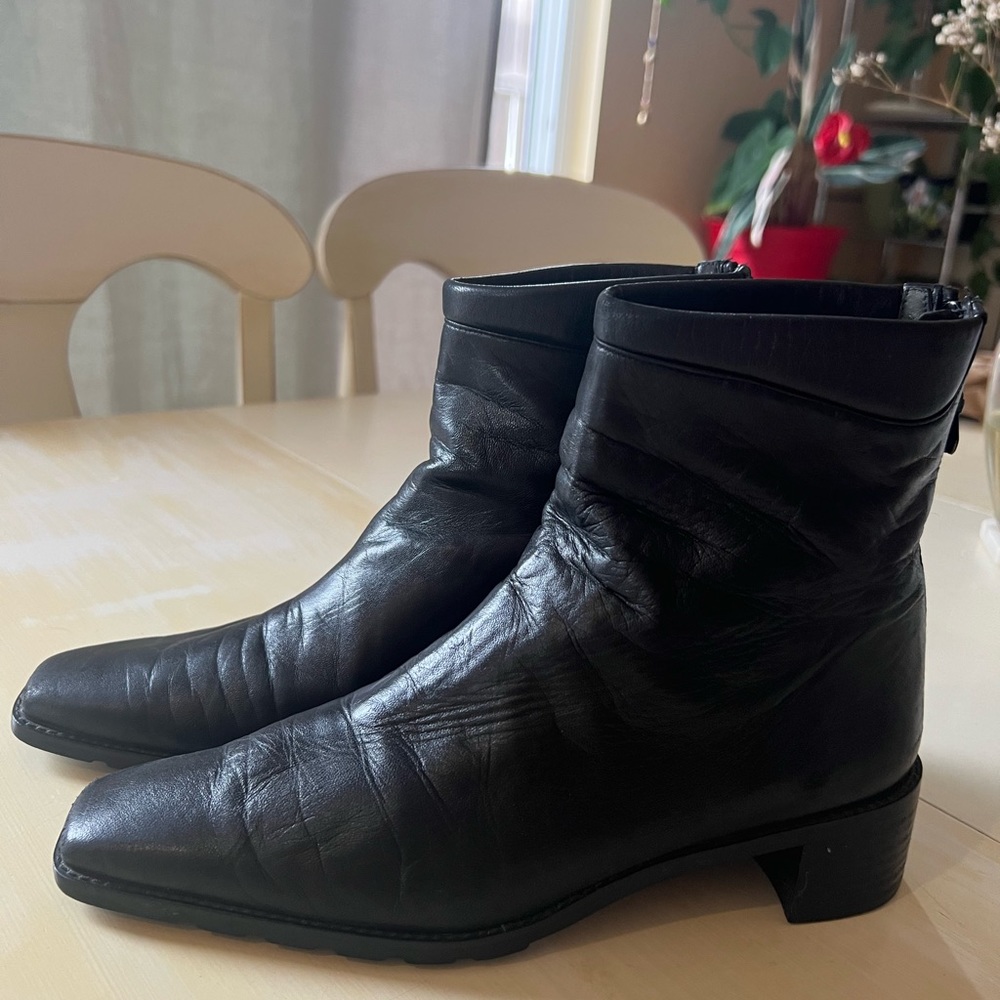 Stuart Weitzman  ankle booties size 8 excellent condition